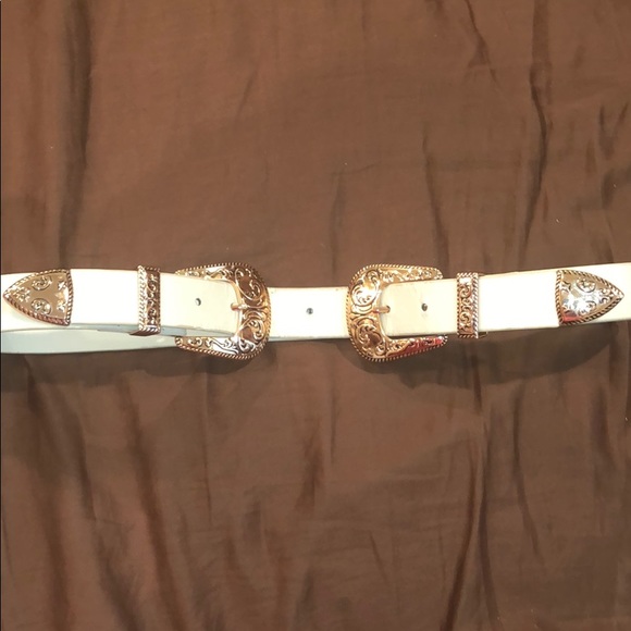 B-low the belt - Picture 1 of 4